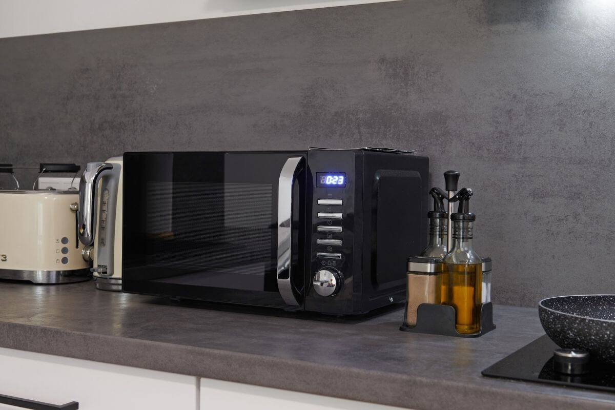 bad-oeynhausen-im-kerksiek-70-freundetrip-mikrowelle-und-kochbereich