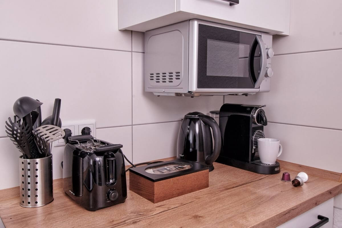 kueche-ausstattung-herford-kaffee-mikrowelle-toaster