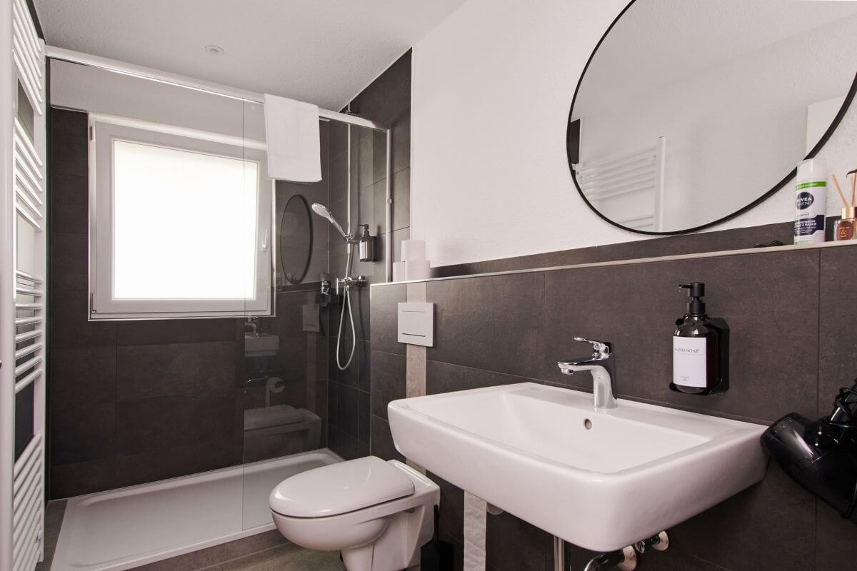 modernes-bad-fuer-monteure-und-reisende