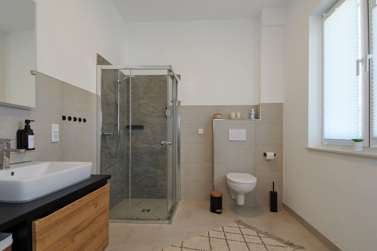 rg-living-bad-oeynhausen-moderne-dusche-ferienwohnung