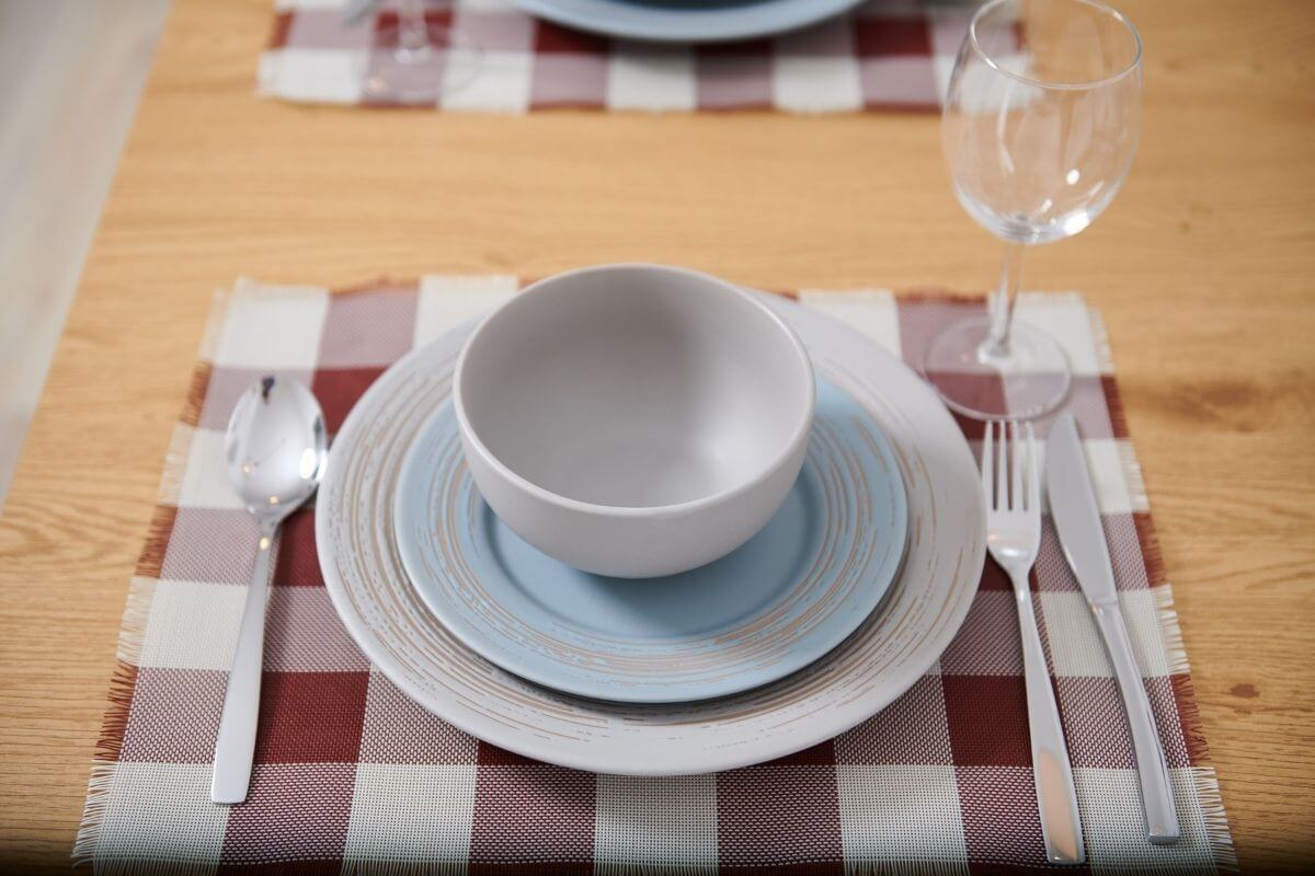 rg-living-im-kerksiek-70-familienreise-esstisch-detailaufnahme