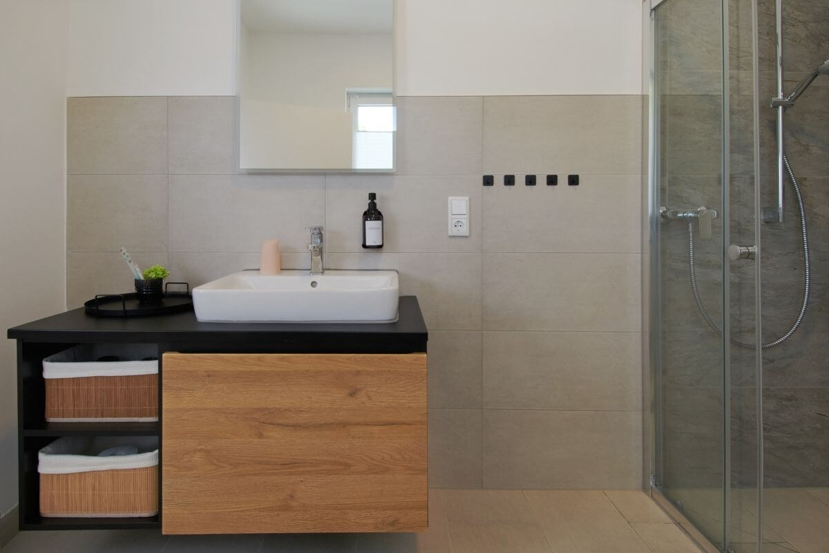 rg-living-waschbecken-und-ablage-badezimmerkomfort