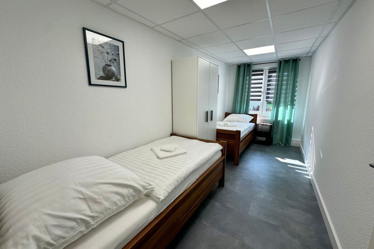 rgliving-minden-zweibettzimmer-hell-und-praktisch